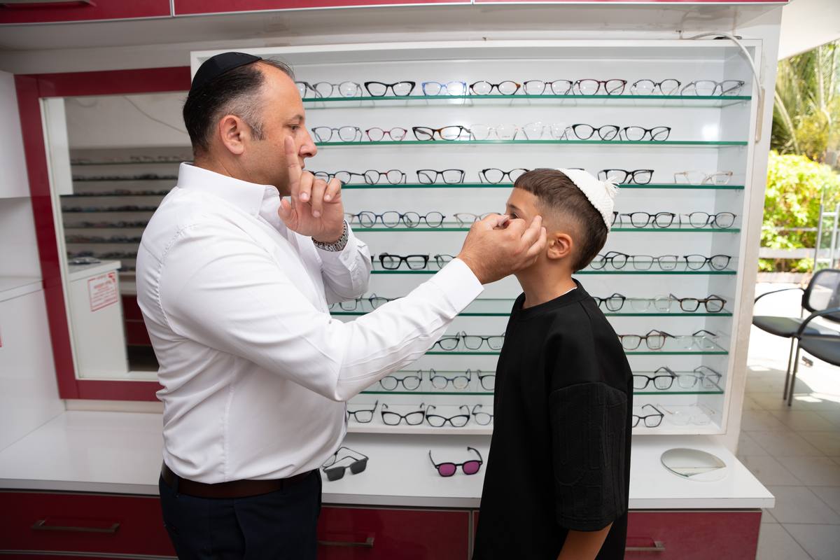 התאמת משקפי שמש לילד, אופטיקה מומלצת בנתניה